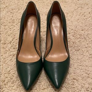 Banana Republic pumps in Dark Green